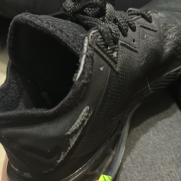 Lebron 18 Low Black - Picture 6 of 7